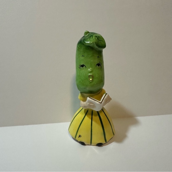 Vtg 50s Napco Farm Girl Cucumber Pepper Shaker - Picture 1 of 7